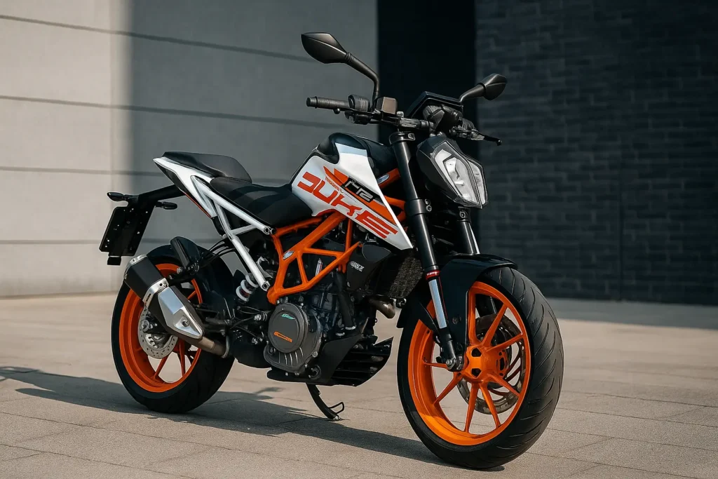 KTM Duke 125 2025 mit orangefarbenem Rahmen und sportlichem Naked-Bike-Design